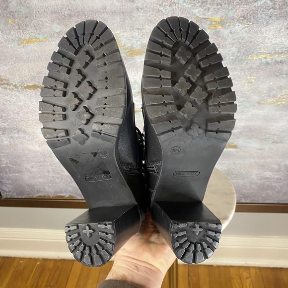 Nine West Boots Womens Size 9.5 Black Faux Leather Fur Lined Combat Heel Ankle - Picture 10 of 10